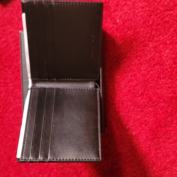 MICHAEL KORS® Men's Wallet with "MK" Signature Logo - Picture 6 of 8